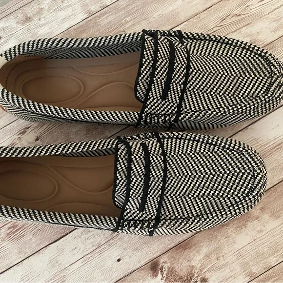Black and White Herringbone Loafers - Picture 4 of 6